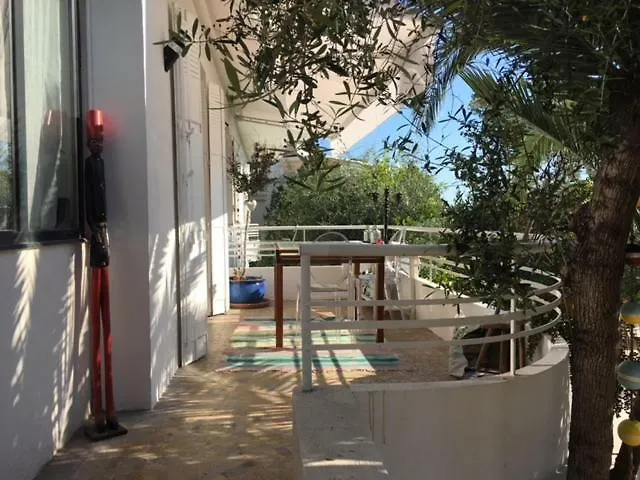 Iris Villa *